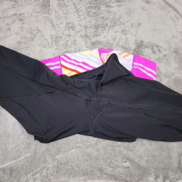 Lululemon black and pink leggings - Picture 5 of 9
